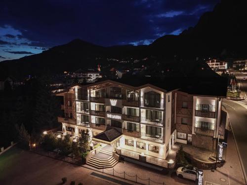 Nespecifikovaný výhled na hory nebo výhled na hory při pohledu z hotelu