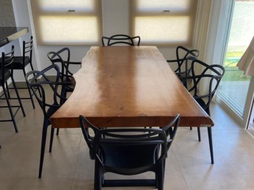 a wooden table and chairs in a room at PIPA Magnifique villa moderne en front de mer in Tibau do Sul