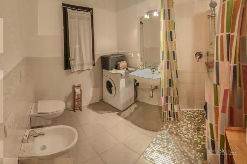 a bathroom with a sink and a toilet and a shower at Le CaRaMeLle di Baratti in Baratti
