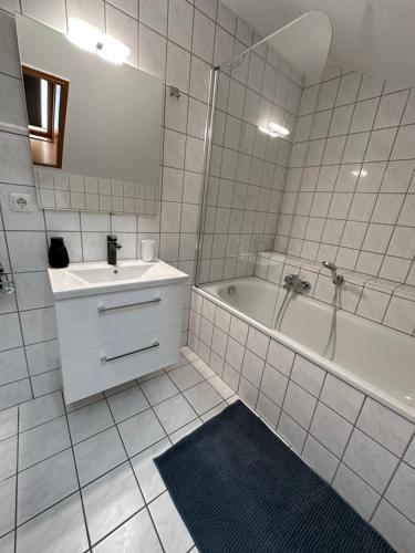 Ένα μπάνιο στο Ferienwohnung BX