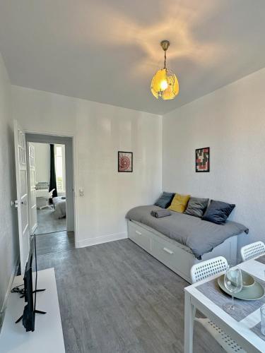 Photo de la galerie de l'établissement Cosy Apartment near La Défense Paris tranports Free Parking, à La Garenne-Colombes