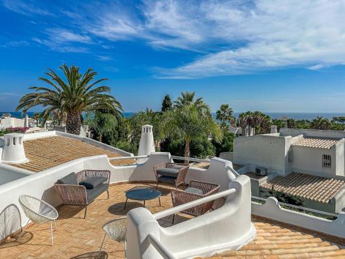 Luxury Villa Heated Pool, walk to São Rafael Beach, Albufeira