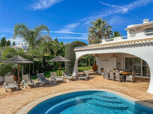 Luxury Villa Heated Pool, walk to São Rafael Beach, Albufeira