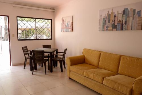 a living room with a couch and a table and chairs at Casa Acogedora en Rodadero Sur in Gaira