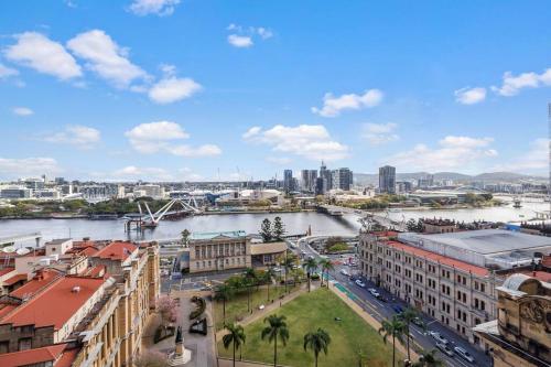 a view of a city with a river and buildings at Dress Circle! 2Bed/2Bath/1Car/Amazing Views ~ CBD in Brisbane