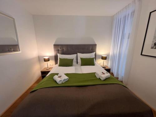 Una cama o camas en una habitación de Traum in Zell am See mit Badeplatz