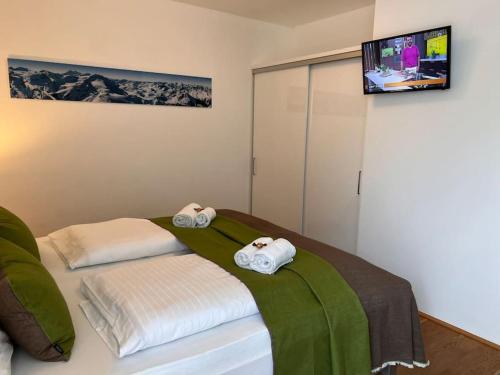 Una cama o camas en una habitación de Traum in Zell am See mit Badeplatz
