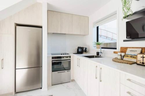 Una cocina o zona de cocina en CBD with Style and Luxury - Free Parking