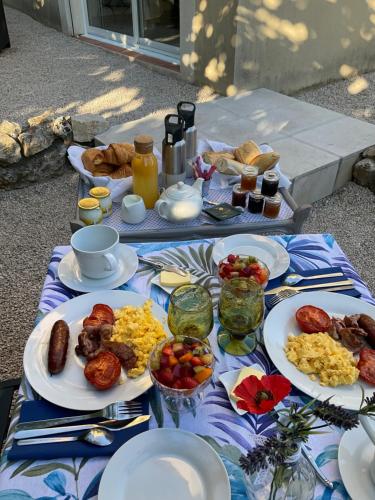 Makanan di atau berdekatan apartmen