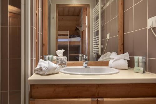 a bathroom with a sink and a mirror at Résidence Les Cîmes - Centre Val d'Isère in Val-d'Isère