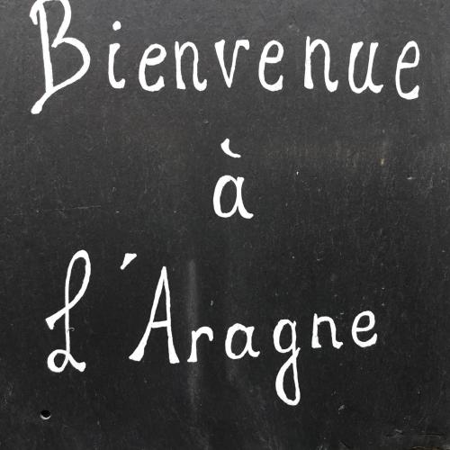 a blackboard with the words beware a baraffe at L’Aragne in Dinant