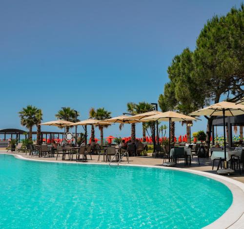 Bazén v ubytování Supreme Hotel nebo v jeho okolí