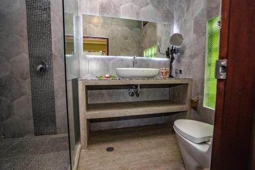 Koupelna v ubytování Uluwatu Yoga Resort