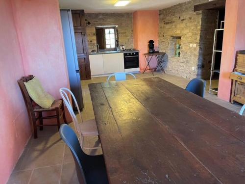 a large wooden table and chairs in a kitchen at Borgo il cantuccio - Casa Simona con piscina condivisa in Molino di Renzetti