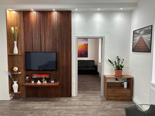 Tomy Apartment O2 arena PVA expo