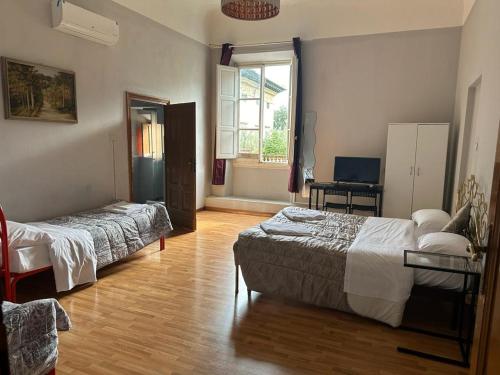 Llit o llits en una habitació de Rooms77 Florence centro storico firenze