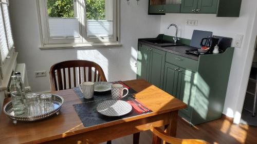 Cuisine ou kitchenette dans l'établissement Hotel & Café KleinerGrünauer
