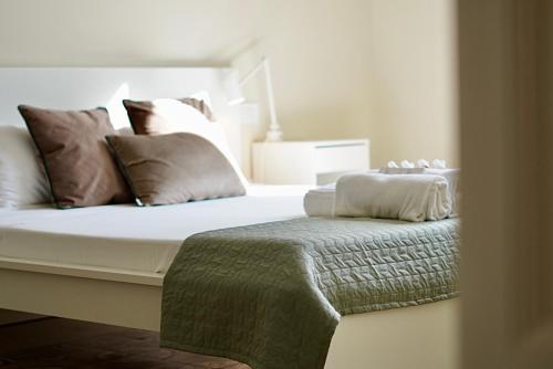 A bed or beds in a room at Palazzo Polini Apartments