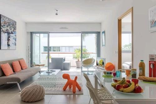 Le White Pearl : Apt 4 Prs, Parking, Clim