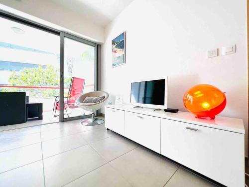 Le White Pearl : Apt 4 Prs, Parking, Clim