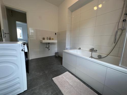 Koupelna v ubytování modernes und gemütliches Gartenapartent für 5-6 Pers.*zentral*Netflix*TOP