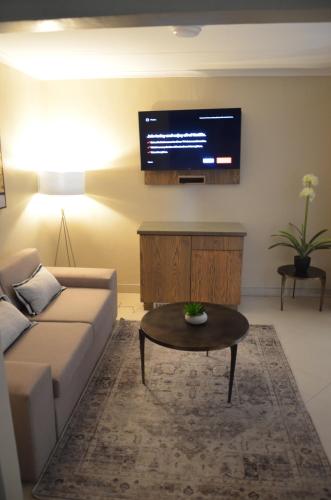 Ruang duduk di Windhoek Gardens Boutique Hotel