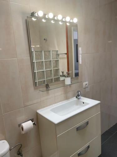 a bathroom with a white sink and a mirror at Apartamento con amplia terraza en la playa in Puerto del Carmen