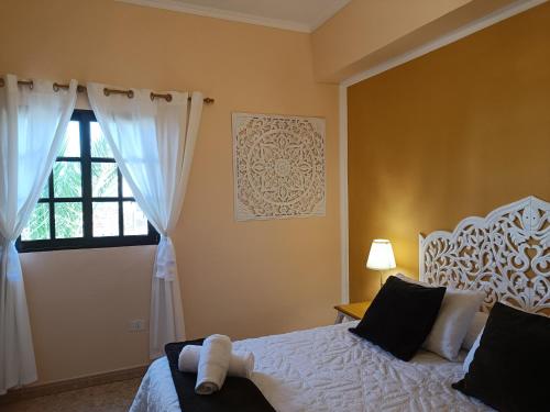 a bedroom with a bed and a window at CASA LA MOLINA in Triquivijate