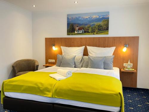 Postel nebo postele na pokoji v ubytování Hotel Post - regionales großes Frühstücksbuffet - auch GF & LF