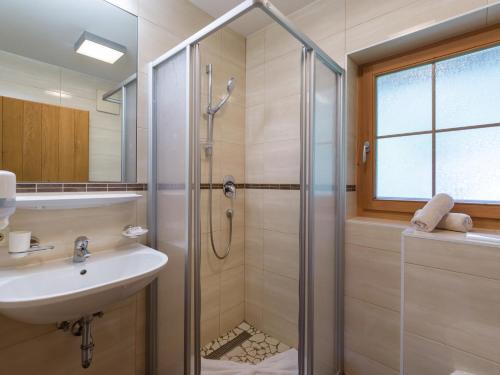 a bathroom with a shower and a sink at S'Dörfl Chalets in Mayrhofen