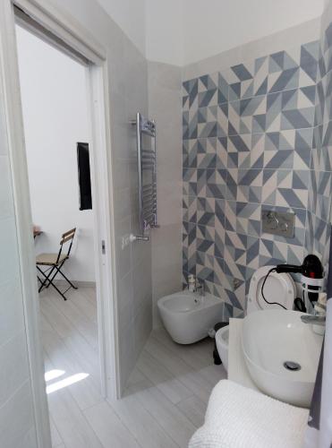 a bathroom with a shower and a sink and a toilet at Rooms add e criatur in Naples
