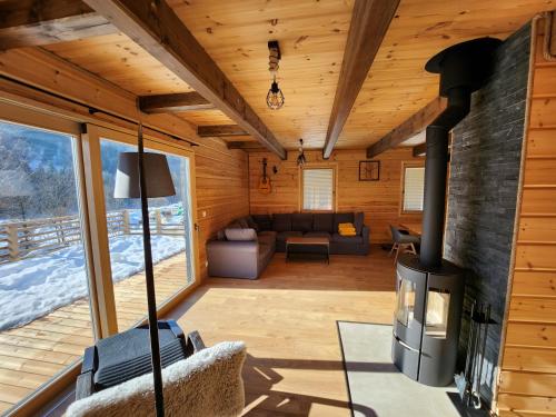 Un lugar para sentarse en Chalet Fiona with jacuzzi