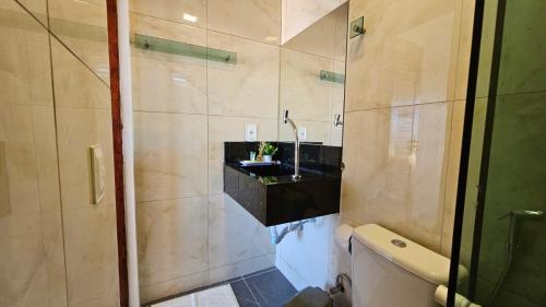 a bathroom with a shower and a toilet and a sink at Villa Recanto do Mar - Icaraizinho de Amontada in Amontada