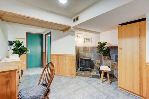 Banff Three Bedroom Basement Suite – Photos 3