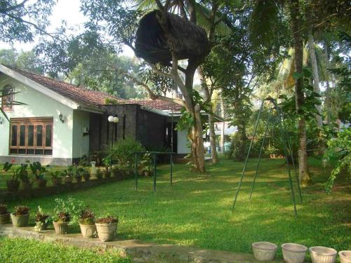 Un jardín fuera de Villa Shade