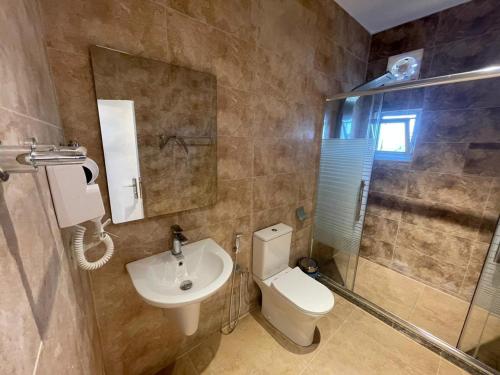 Vannituba majutusasutuses Wadi Al-Nakhil Hostel