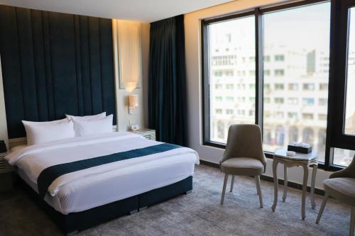 Postel nebo postele na pokoji v ubytování Rival Hotel Amman