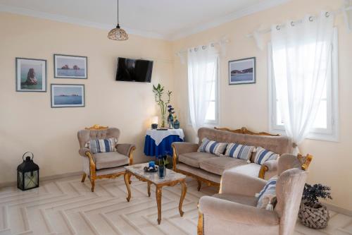 Gallery image of Ayeri Hotel in Parikia
