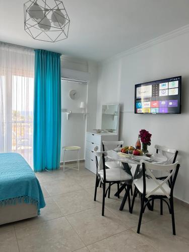 Μια τηλεόραση ή/και κέντρο ψυχαγωγίας στο Park Residence,Studio,Sea View Long Beach, Iskele