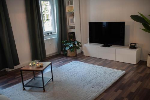 TV a/nebo společenská místnost v ubytování Zentral Smart Apartment