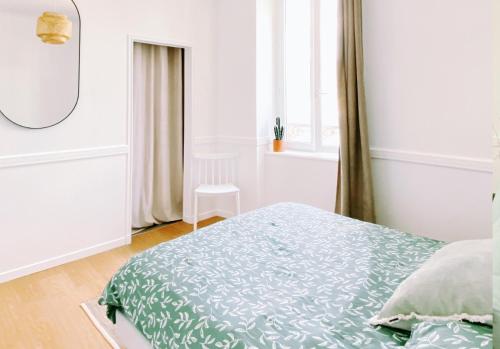 a white bedroom with a bed and a window at Le TerraCotta ⸱ Stationnement gratuit ⸱ Fibre in Déols