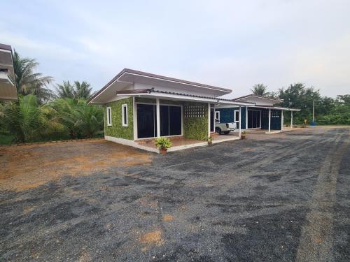 a house with a gravel driveway in front of it at นับดาวรีสอร์ท 