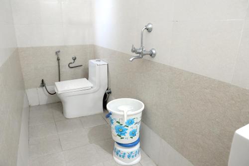 a bathroom with a toilet and a sink at Hotel Tree of heaven in Udaipur