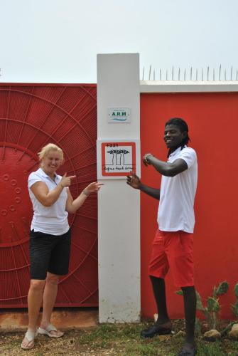 a man and a woman standing next to a basketball hoop at +221 Lagune Beach House in Mbodiène