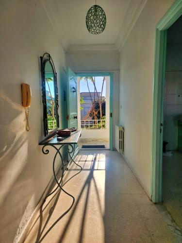 a hallway with a glass table and a mirror at La maison enchantée in La Marsa