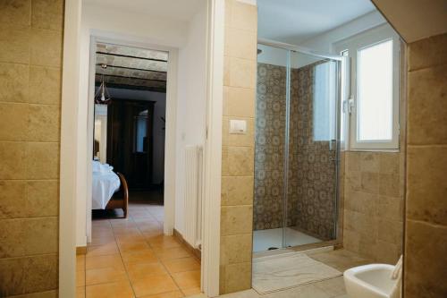Phòng tắm tại Incantevole Villa con piscina