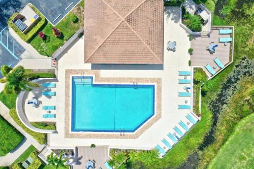an overhead view of a swimming pool in a house at PGA National Getaway Cozy Club Cottage in Palm Beach Gardens