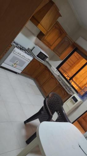 Kuchyň nebo kuchyňský kout v ubytování شقة مفروشة عائلية الجاردنز(Furnished Apartment)