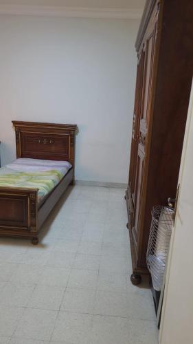 Postel nebo postele na pokoji v ubytování شقة مفروشة عائلية الجاردنز(Furnished Apartment)