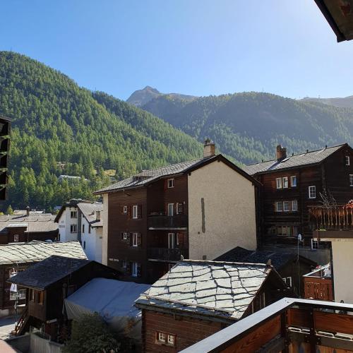 a town with houses and mountains in the background at Josy's Home Zermatt in Zermatt
